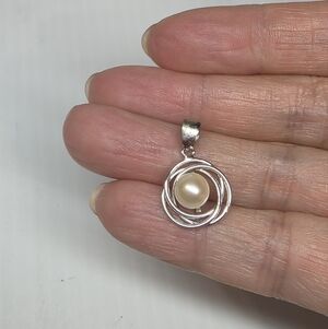 modernist retro Japanese saltwater cultured akoya vintage pearl pendant silver